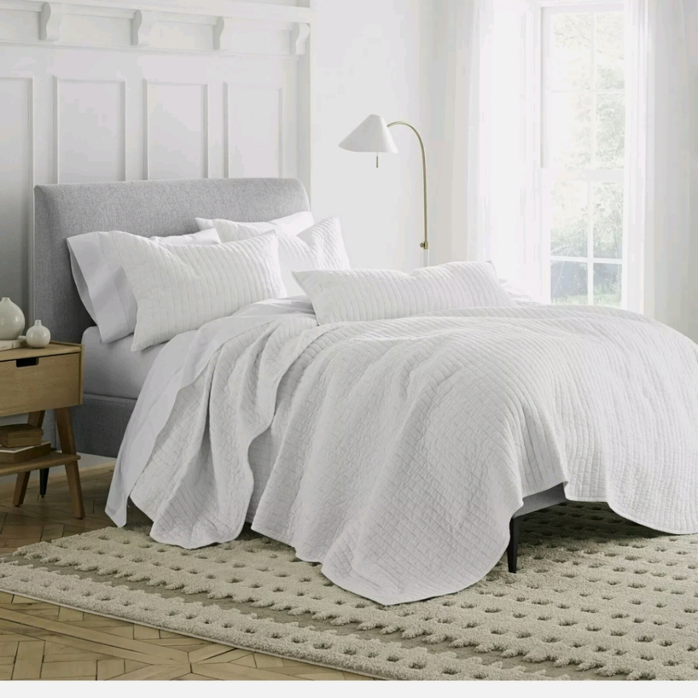 New Under The Canopy Organic cotton Full/Queen size Essential Quilt white